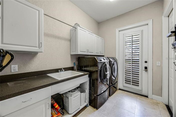 Image No.28-5 Bed Property for sale