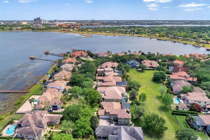 Image No.55-5 Bed Property for sale