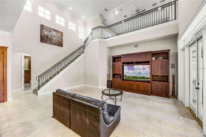 Image No.9-5 Bed Property for sale