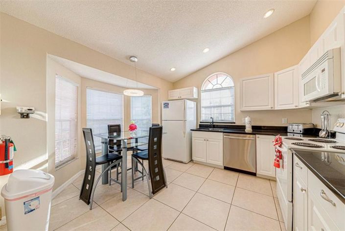 Image No.4-4 Bed Property for sale