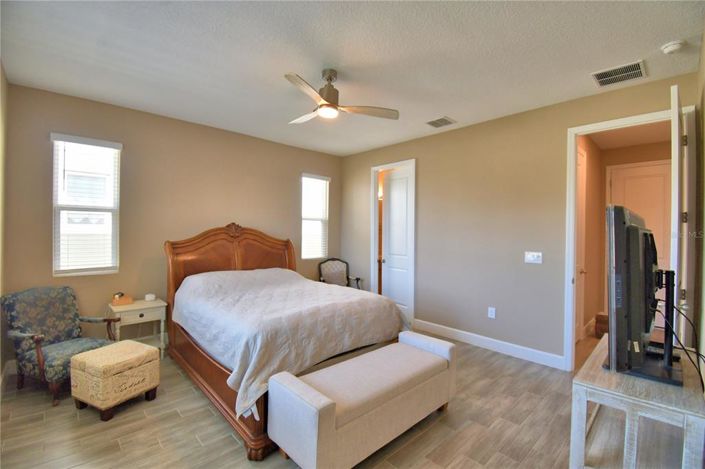 Image No.11-3 Bed Property for sale