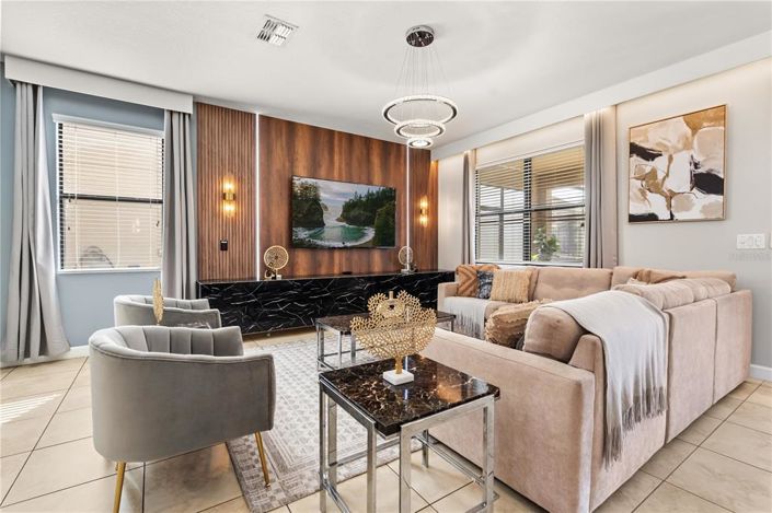 Image No.15-9 Bed Property for sale