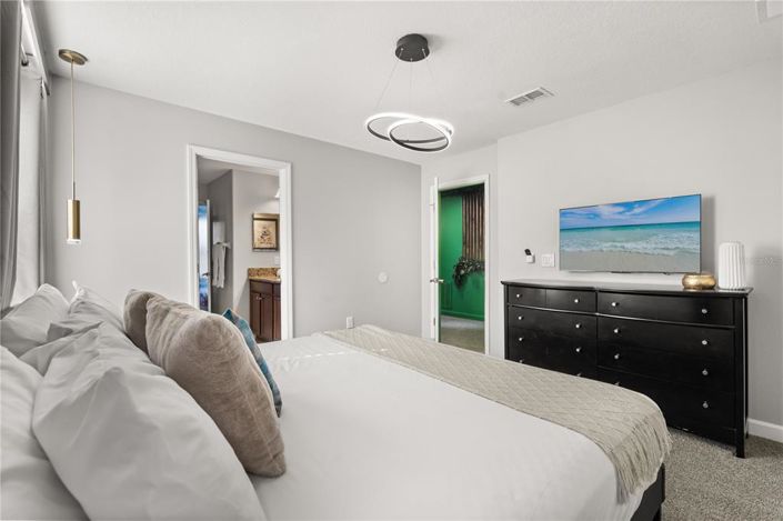 Image No.18-9 Bed Property for sale