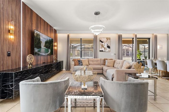 Image No.6-9 Bed Property for sale