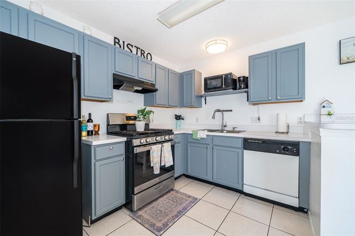 Image No.12-4 Bed Property for sale