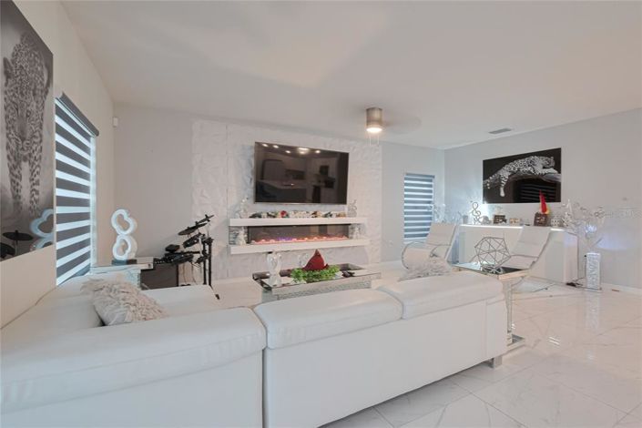 Image No.10-5 Bed Property for sale