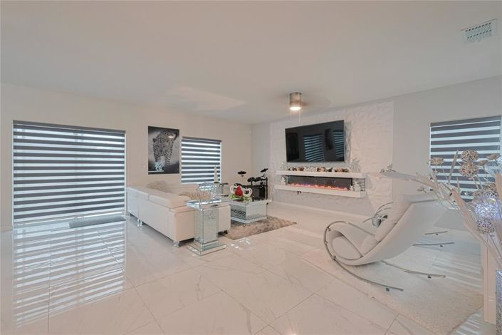 Image No.11-5 Bed Property for sale