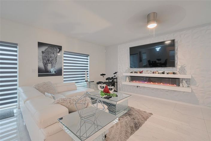 Image No.12-5 Bed Property for sale