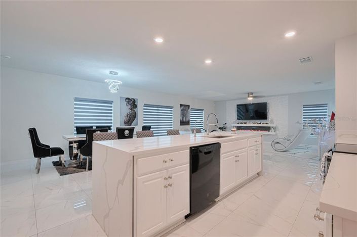 Image No.14-5 Bed Property for sale