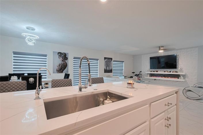 Image No.18-5 Bed Property for sale