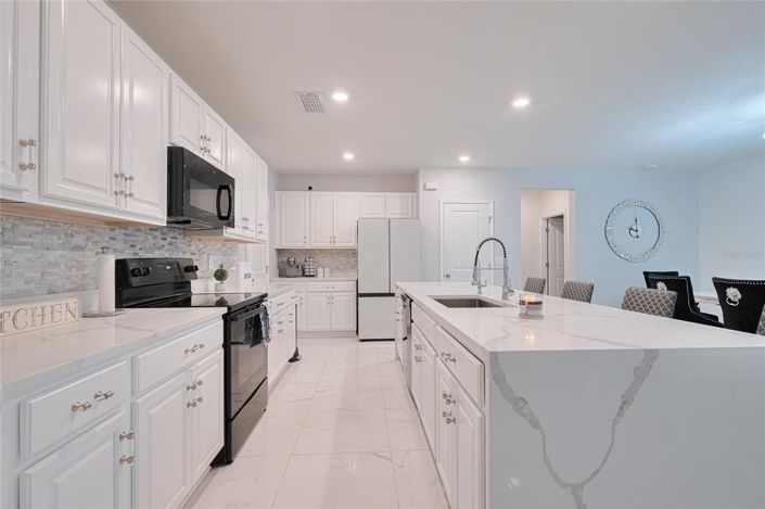 Image No.20-5 Bed Property for sale