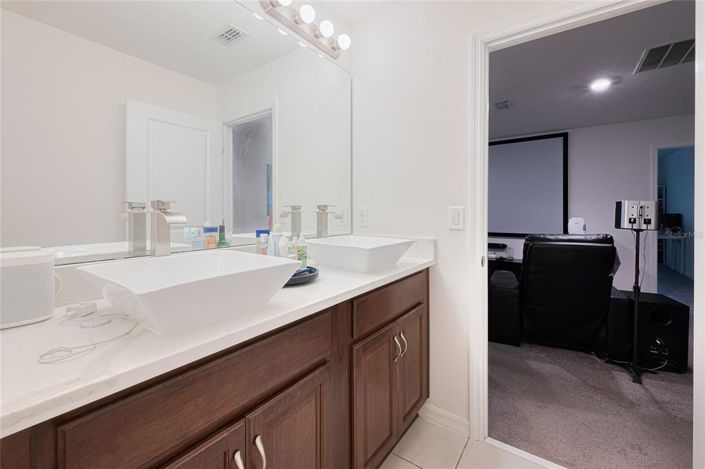 Image No.28-5 Bed Property for sale