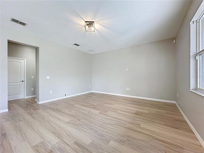 Image No.20-5 Bed Property for sale