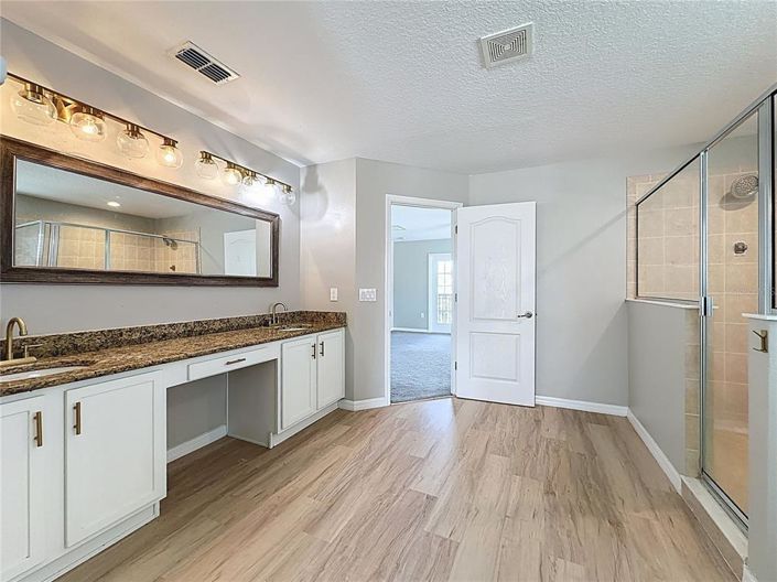 Image No.24-5 Bed Property for sale