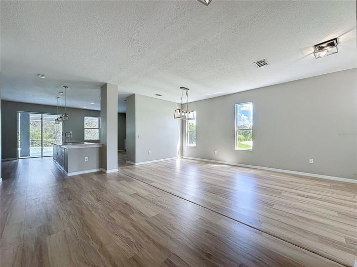 Image No.8-5 Bed Property for sale