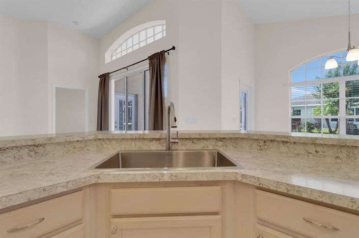 Image No.17-2 Bed Property for sale