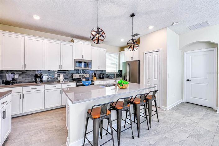 Image No.6-5 Bed Property for sale