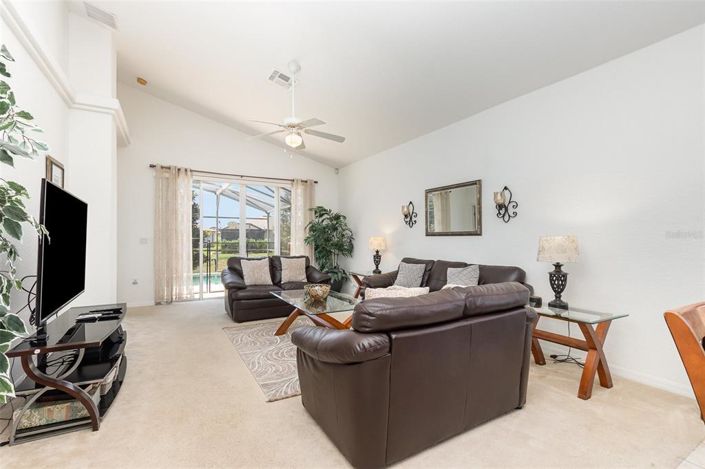 Image No.3-Propriété de 4 chambres à vendre à Davenport