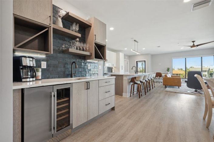 Image No.11-10 Bed Property for sale