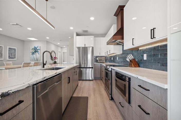 Image No.14-10 Bed Property for sale