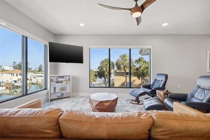 Image No.16-10 Bed Property for sale