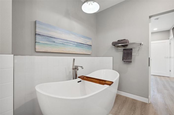 Image No.23-10 Bed Property for sale