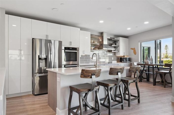 Image No.30-10 Bed Property for sale