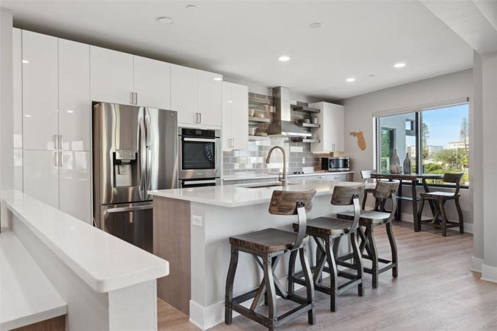 Image No.32-10 Bed Property for sale