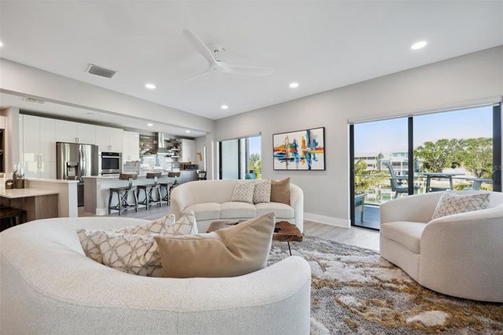 Image No.35-10 Bed Property for sale