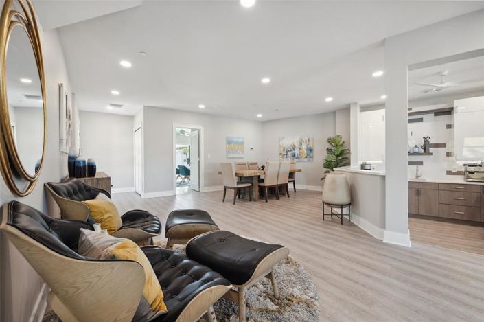 Image No.44-10 Bed Property for sale