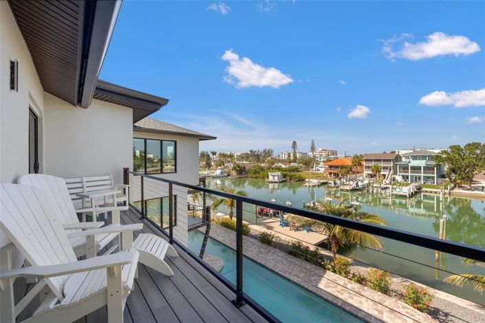 Image No.66-10 Bed Property for sale