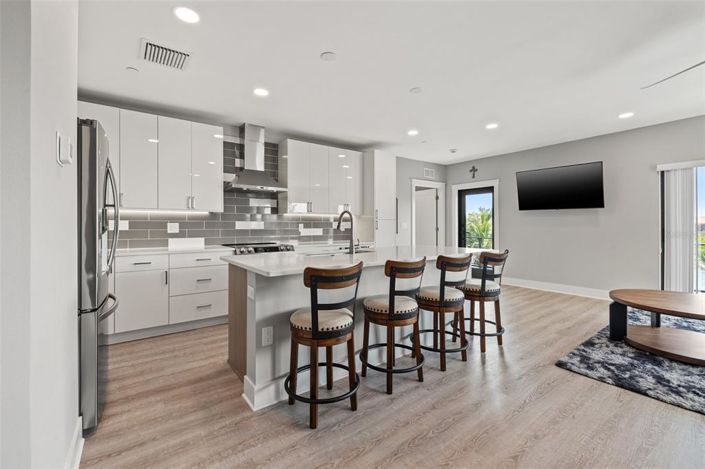 Image No.68-10 Bed Property for sale