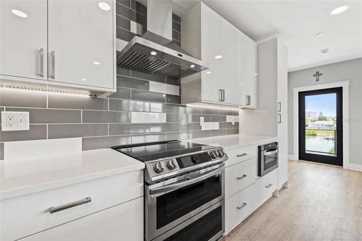 Image No.69-10 Bed Property for sale