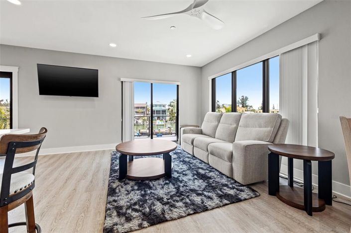 Image No.71-10 Bed Property for sale