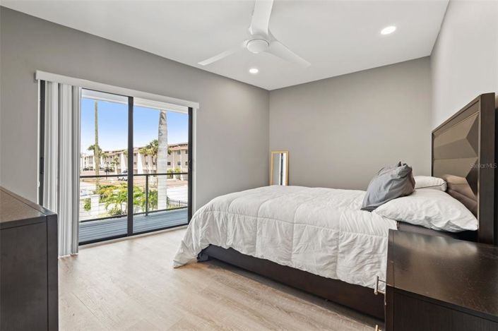 Image No.72-10 Bed Property for sale