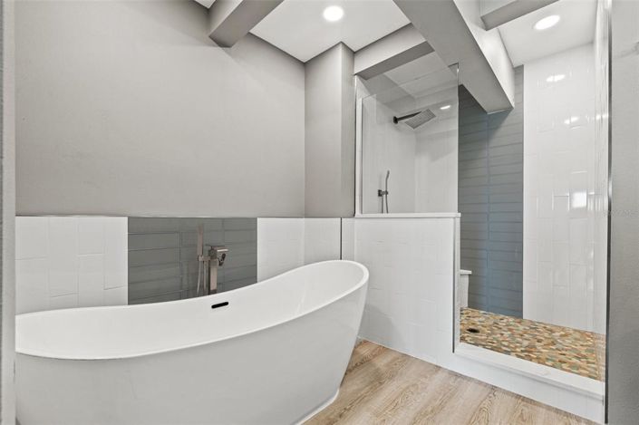 Image No.73-10 Bed Property for sale