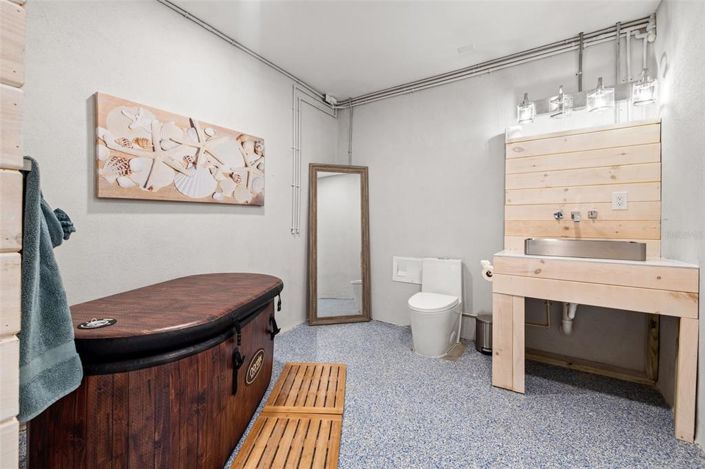 Image No.76-10 Bed Property for sale