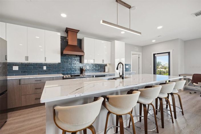 Image No.8-10 Bed Property for sale