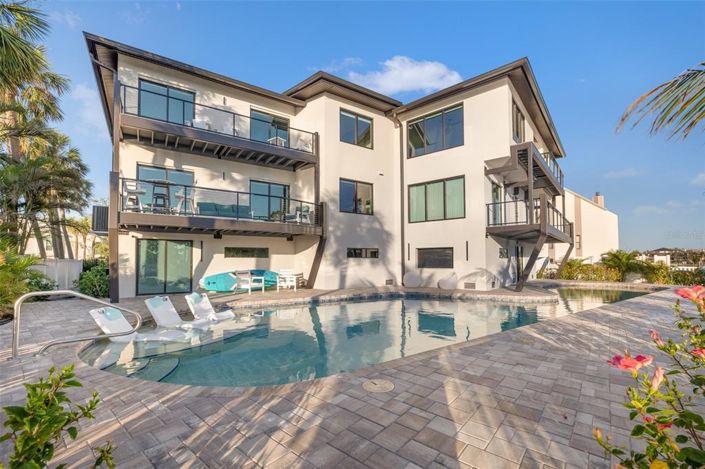 Image No.84-10 Bed Property for sale