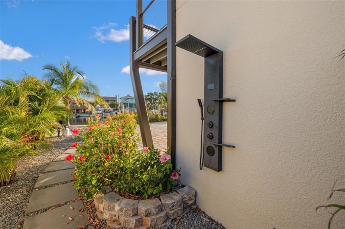 Image No.86-10 Bed Property for sale