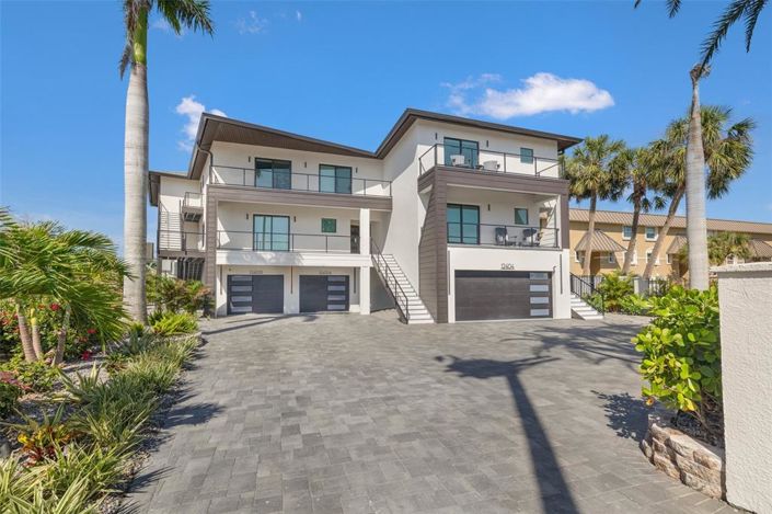 Image No.92-10 Bed Property for sale