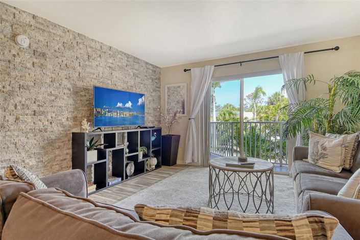 Image No.12-2 Bed Property for sale