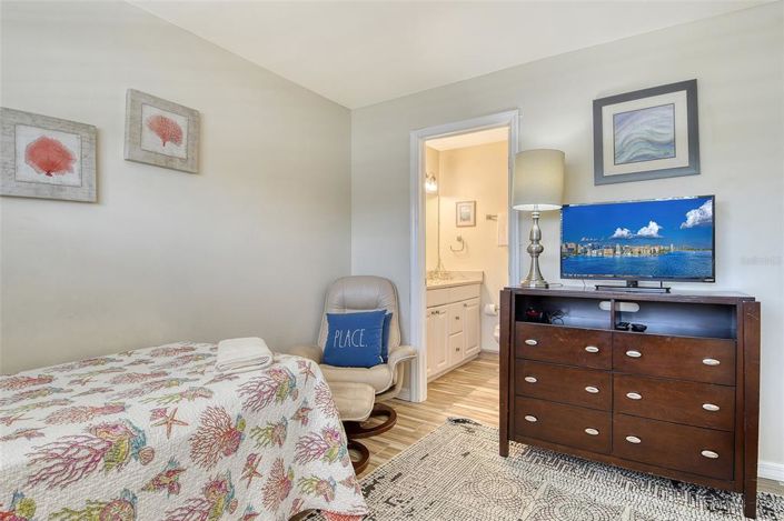 Image No.27-2 Bed Property for sale