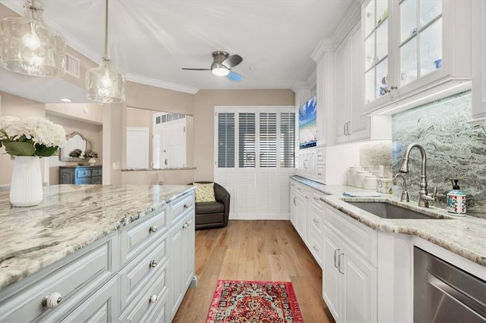 Image No.12-2 Bed Property for sale