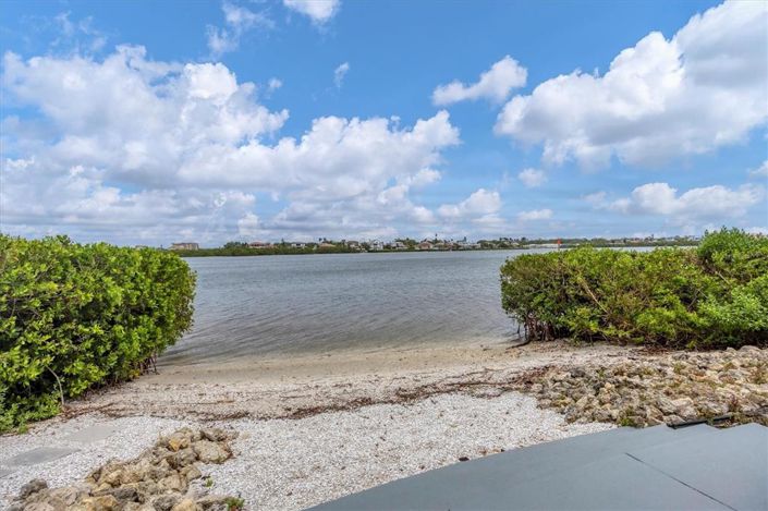 Image No.55-2 Bed Property for sale