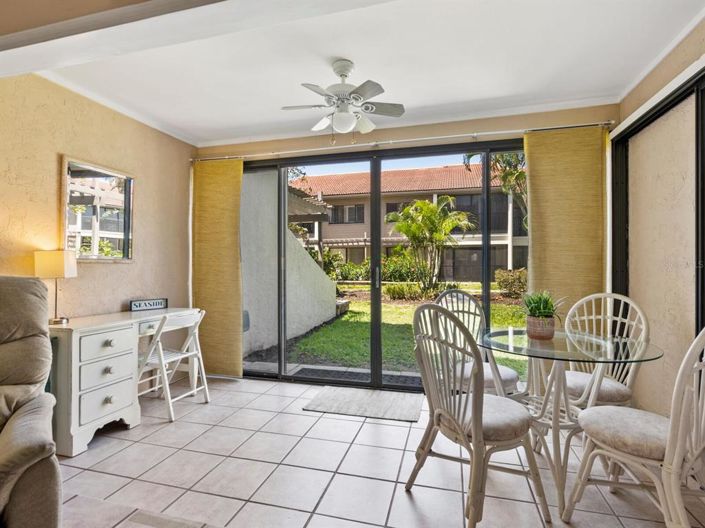 Image No.10-2 Bed Property for sale