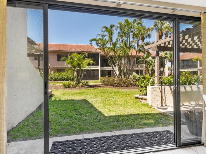 Image No.11-2 Bed Property for sale