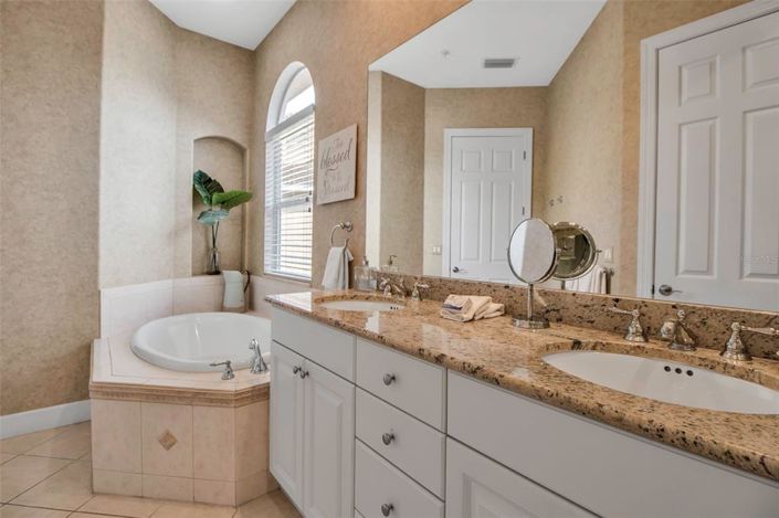 Image No.40-3 Bed Property for sale