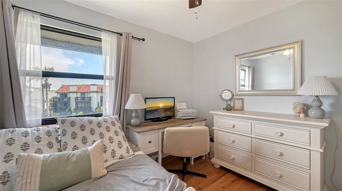 Image No.29-3 Bed Property for sale