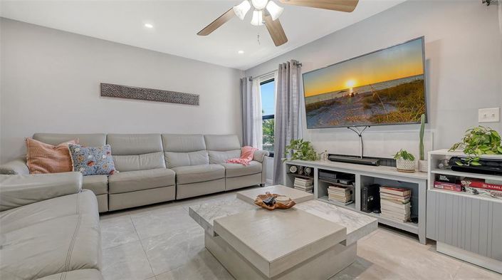 Image No.6-3 Bed Property for sale